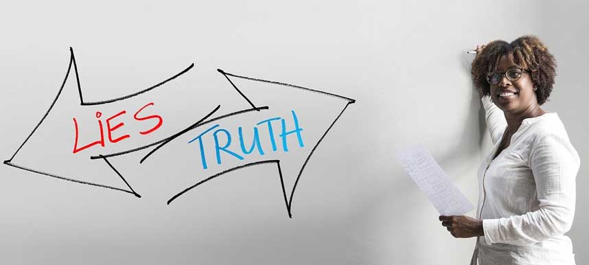 الأسهم التي تقول "أكاذيب" و "حقيقة" تشير في اتجاهين متعاكسين